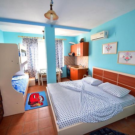 Lovely Apartment W/ Ac + Bath. + Kitchen + Parking And Garden Shkodër Esterno foto